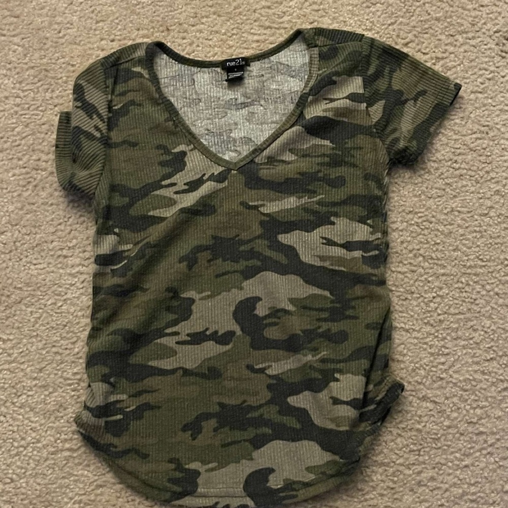 Camo, v-neck and lose